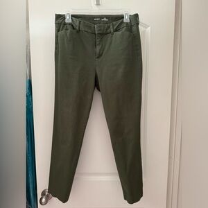 Old Navy Pixie High waisted Dress pants
Ankle length 
Stretchy 
Size 8